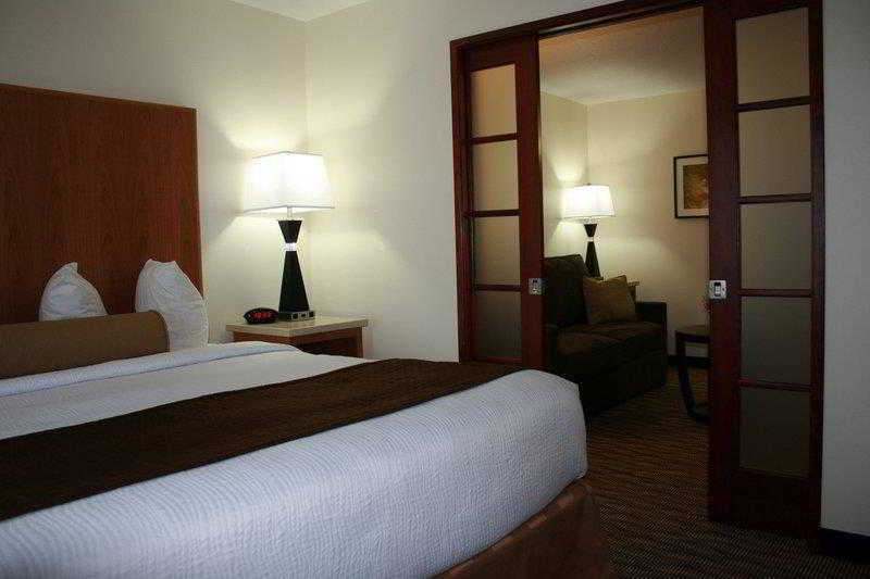 Best Western Plus Park Place Inn & Suites Шехейлъс Екстериор снимка
