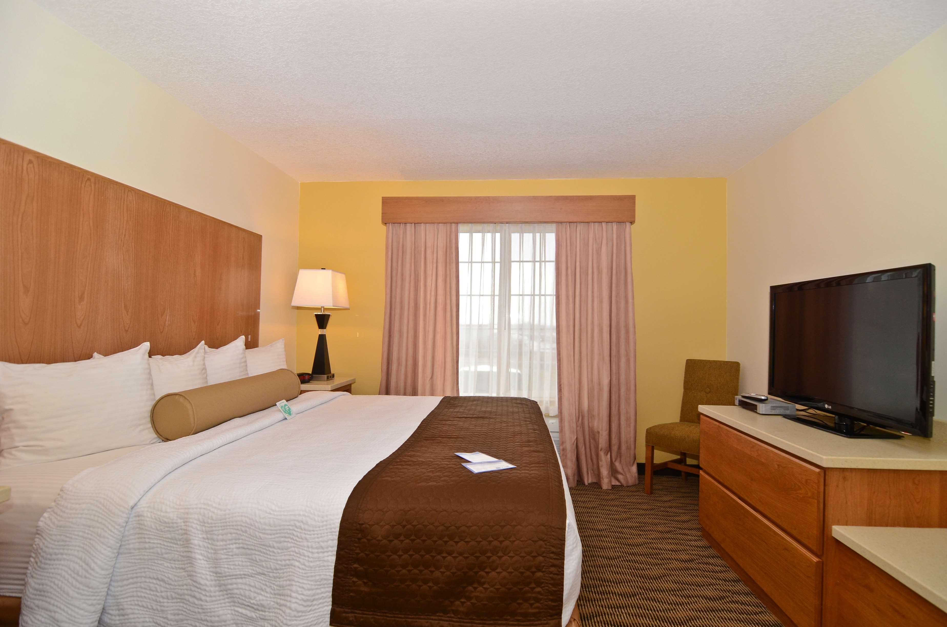 Best Western Plus Park Place Inn & Suites Шехейлъс Стая снимка