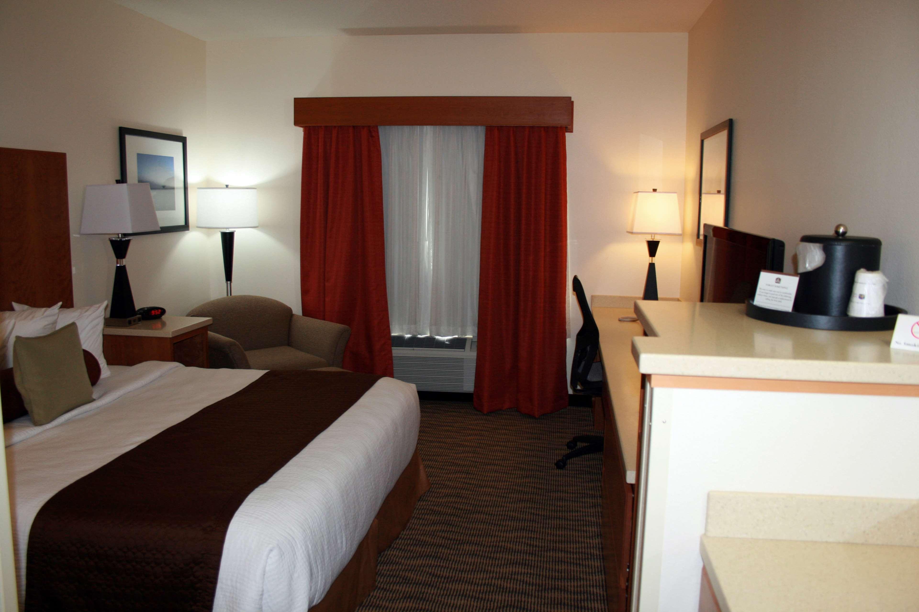 Best Western Plus Park Place Inn & Suites Шехейлъс Екстериор снимка