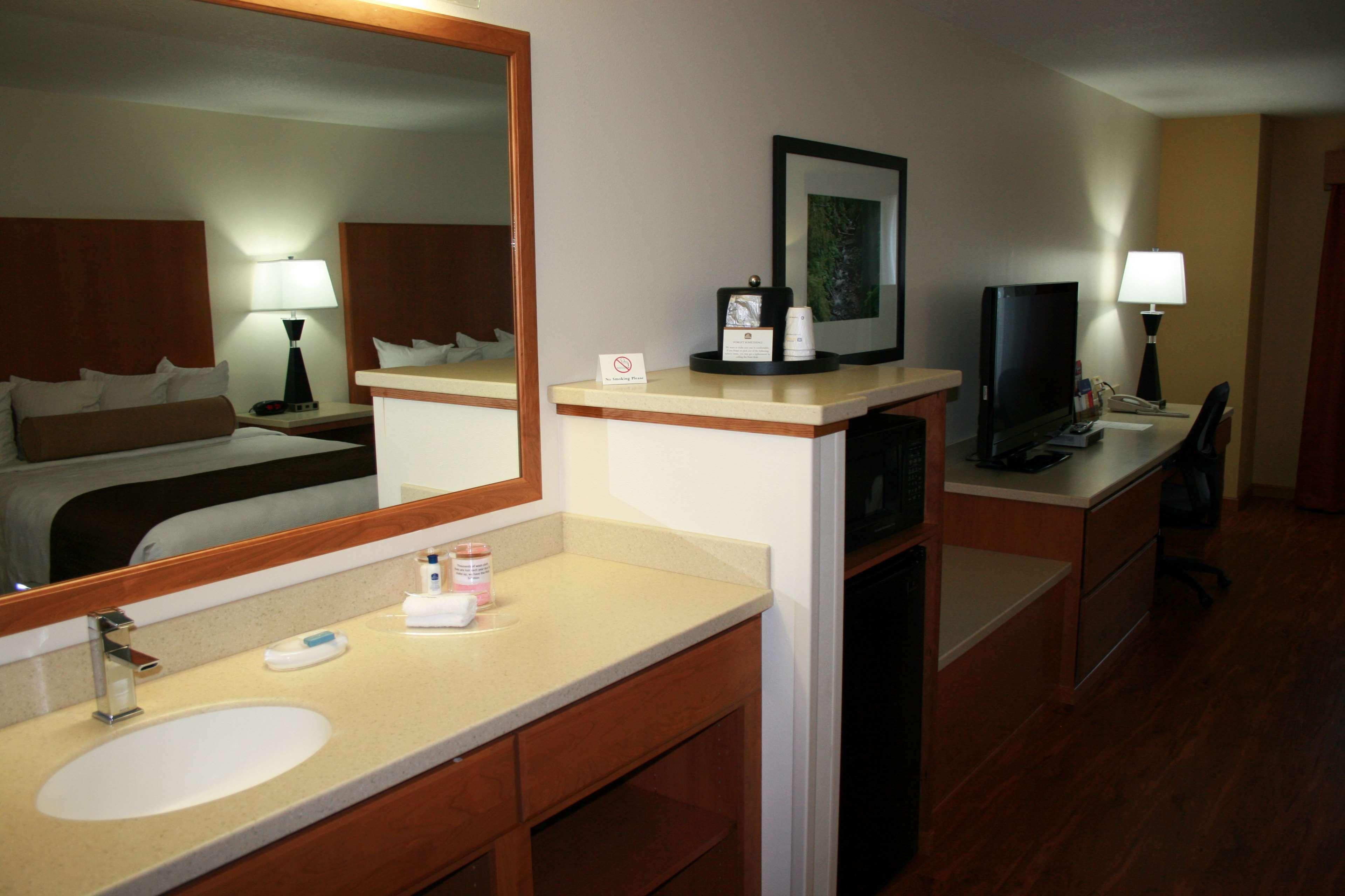 Best Western Plus Park Place Inn & Suites Шехейлъс Екстериор снимка