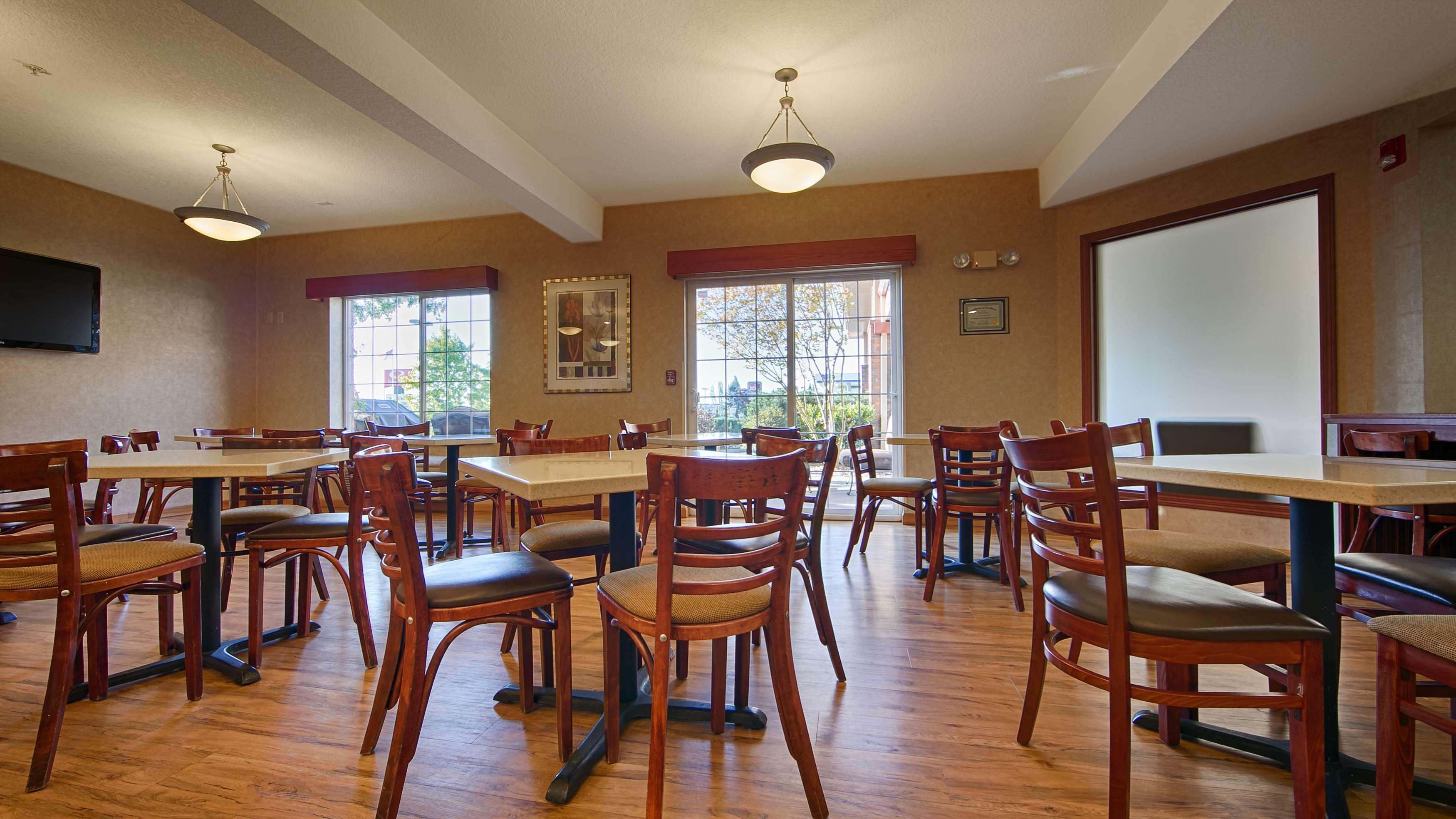 Best Western Plus Park Place Inn & Suites Шехейлъс Екстериор снимка