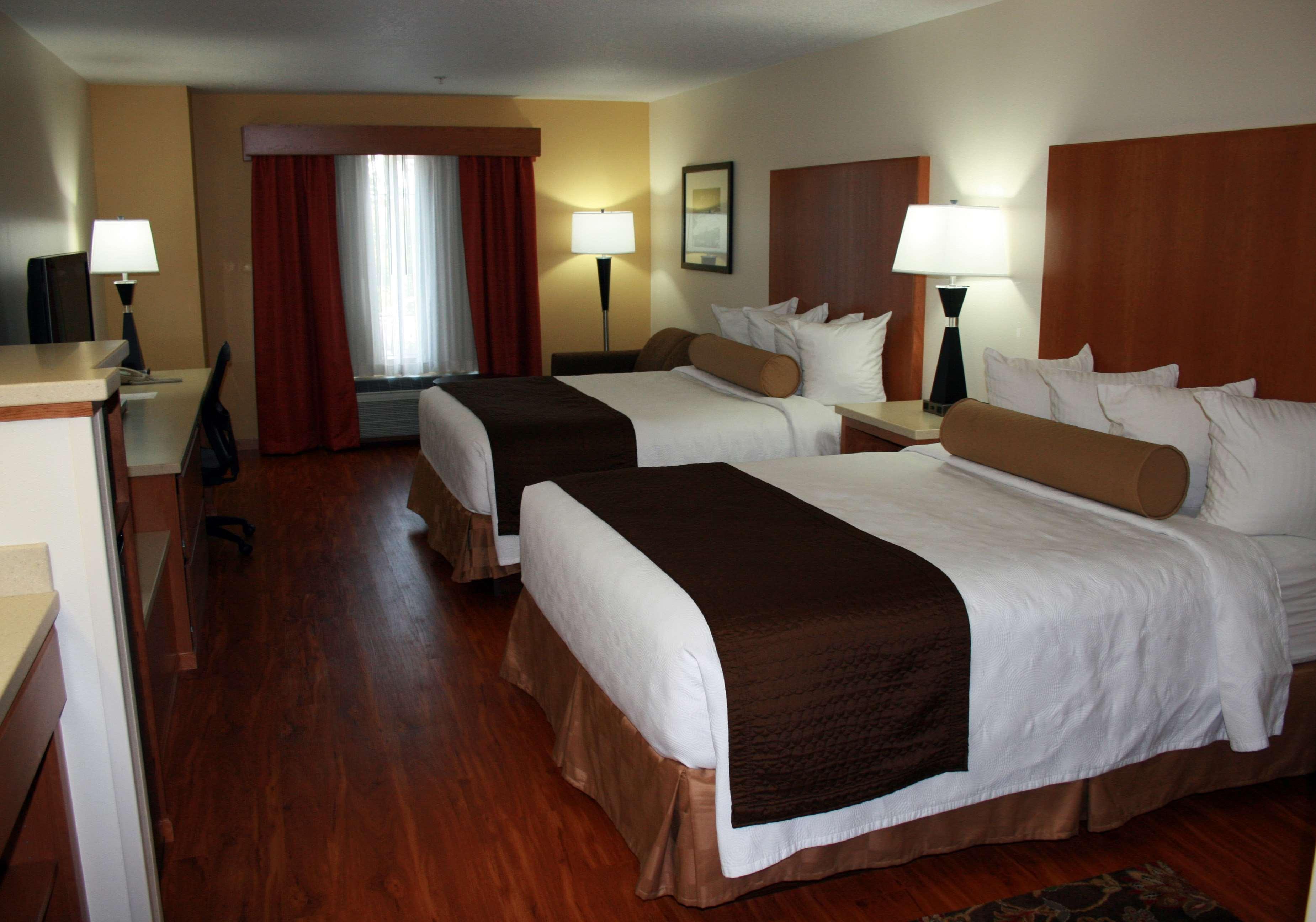 Best Western Plus Park Place Inn & Suites Шехейлъс Екстериор снимка
