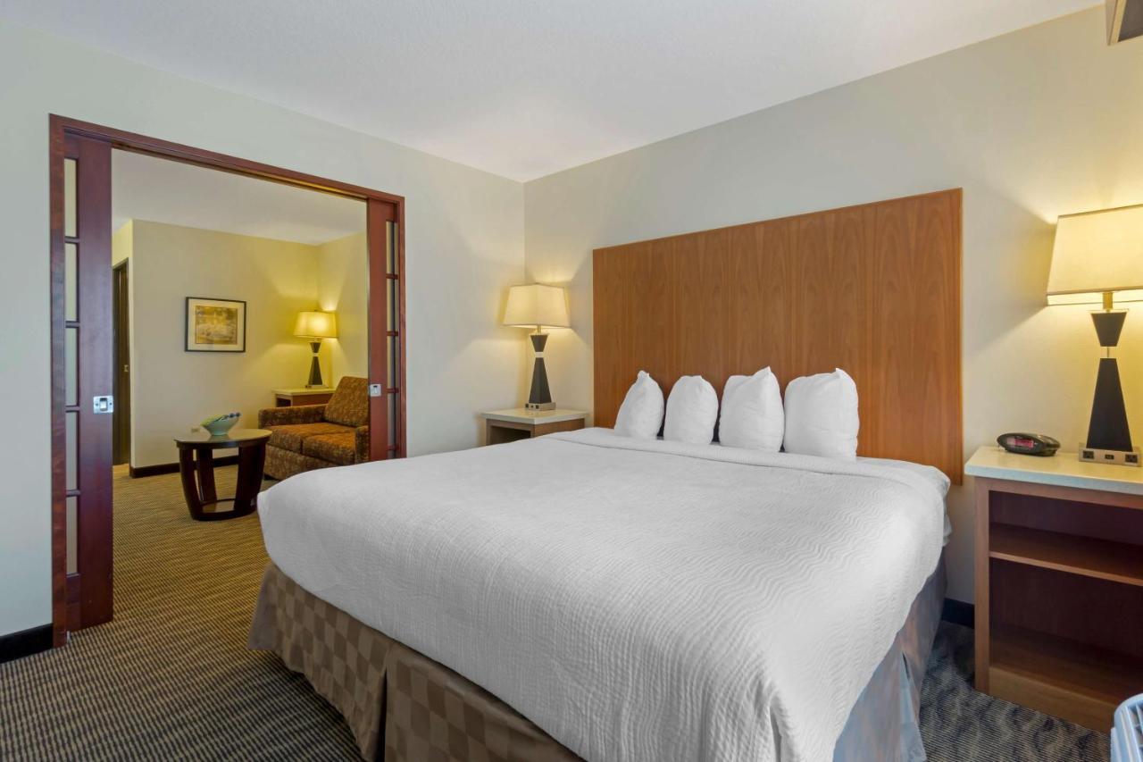 Best Western Plus Park Place Inn & Suites Шехейлъс Екстериор снимка