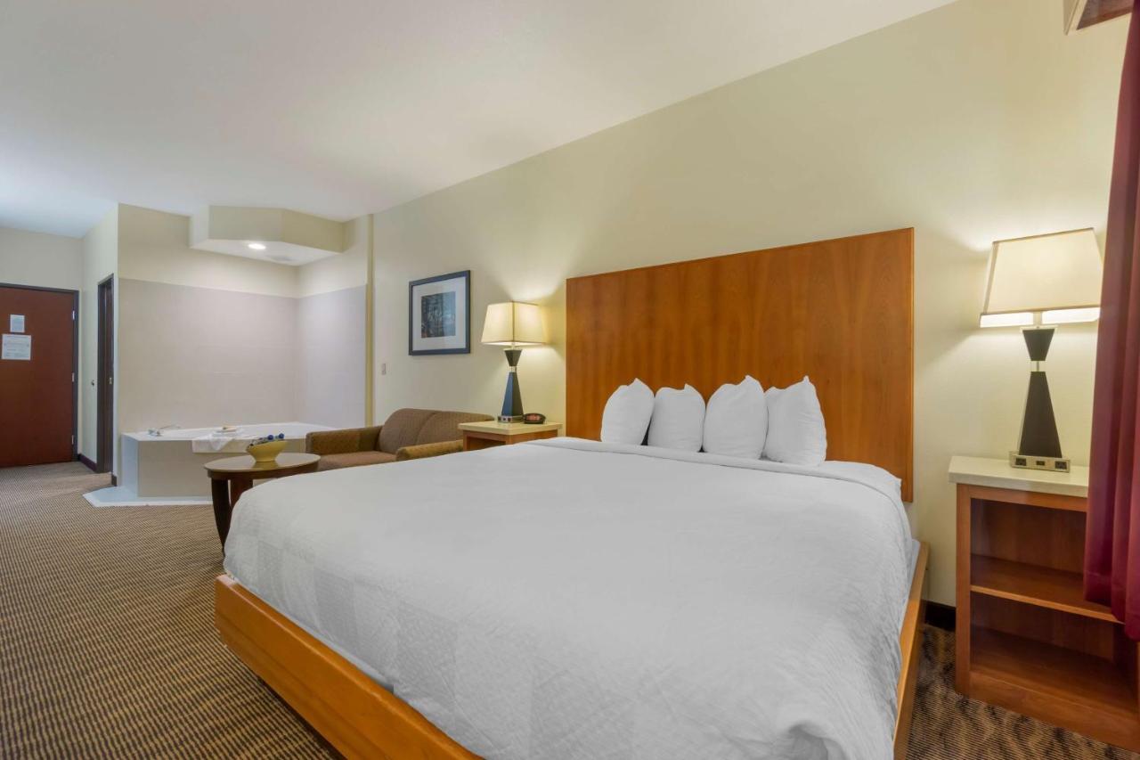 Best Western Plus Park Place Inn & Suites Шехейлъс Екстериор снимка