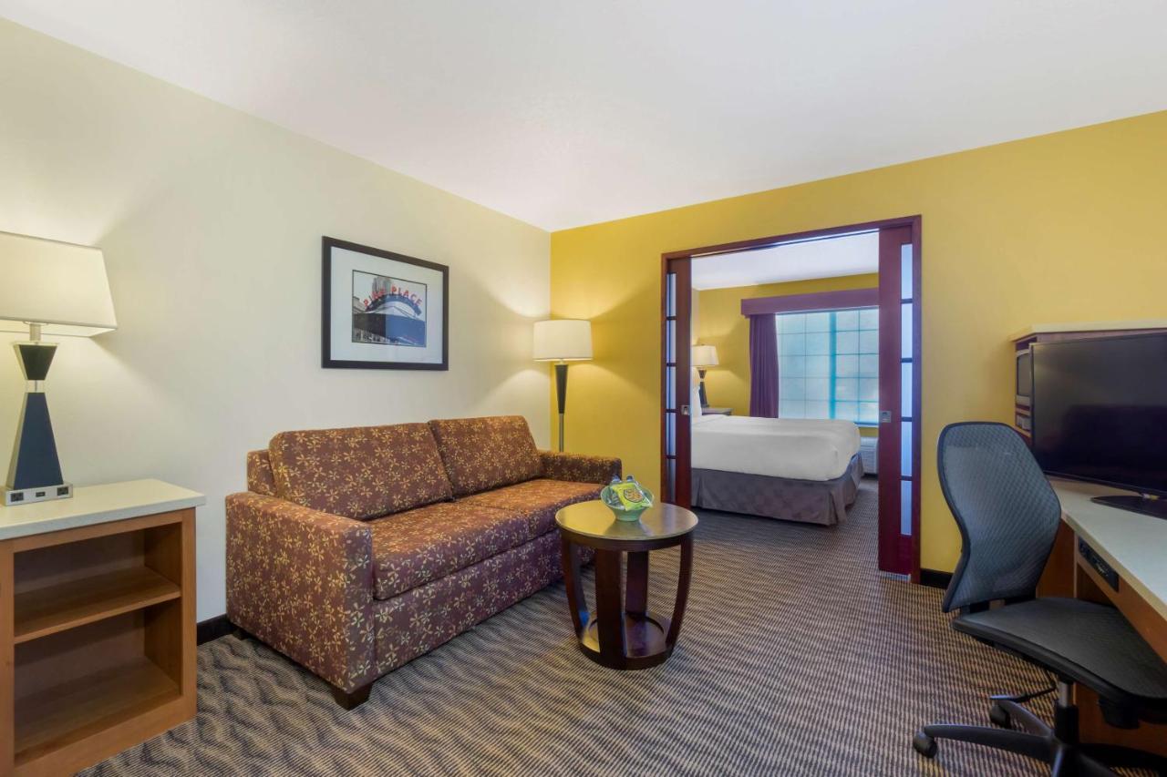 Best Western Plus Park Place Inn & Suites Шехейлъс Екстериор снимка