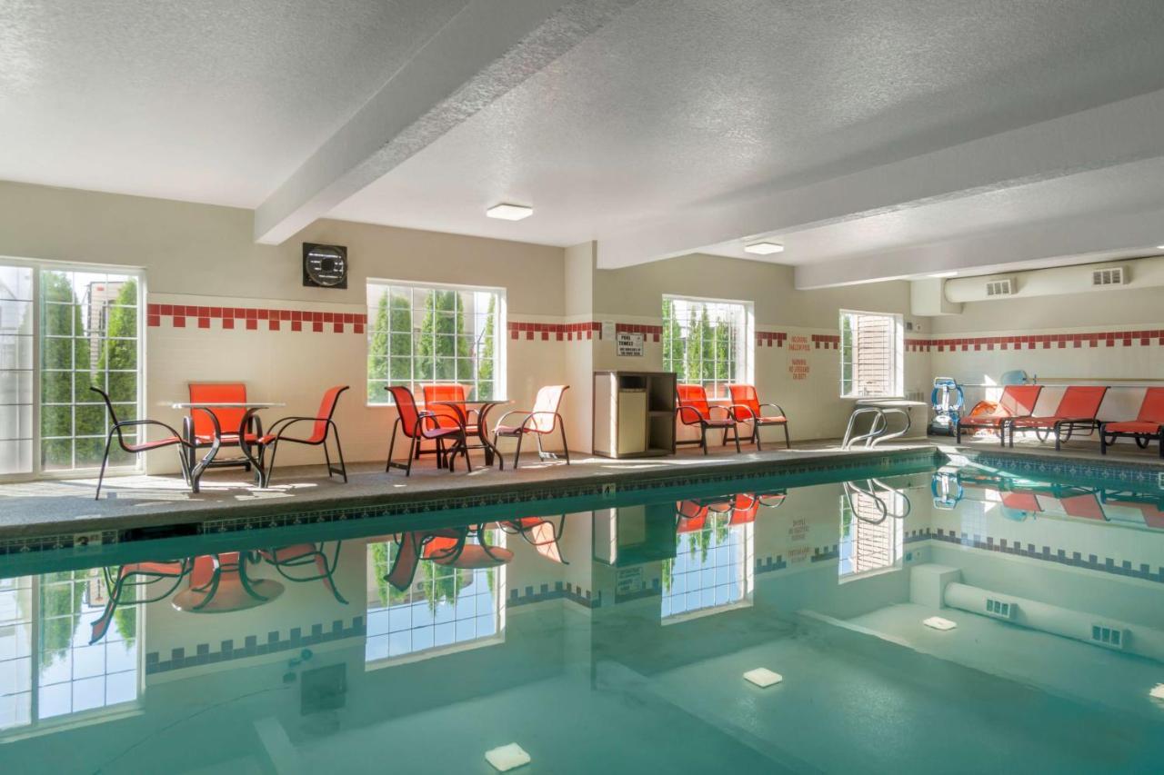 Best Western Plus Park Place Inn & Suites Шехейлъс Екстериор снимка