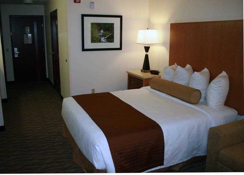 Best Western Plus Park Place Inn & Suites Шехейлъс Стая снимка